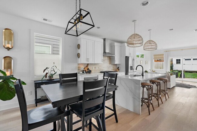 Building Photo - Stylish East Nashville Home with Open Layo...