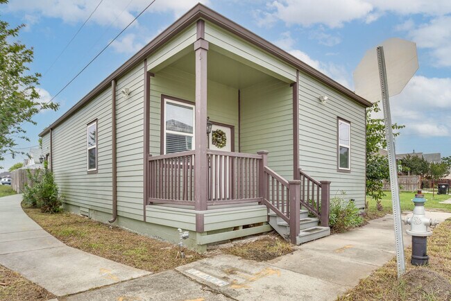 Building Photo - 3200 Burdette St