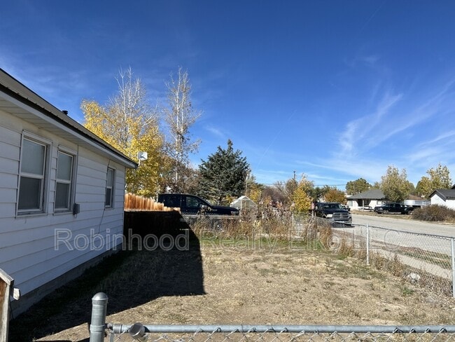 Building Photo - 366 4th St