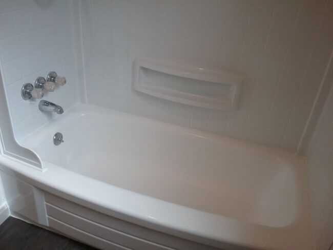 Building Photo - Updated Three Bedroom Home in Keizer