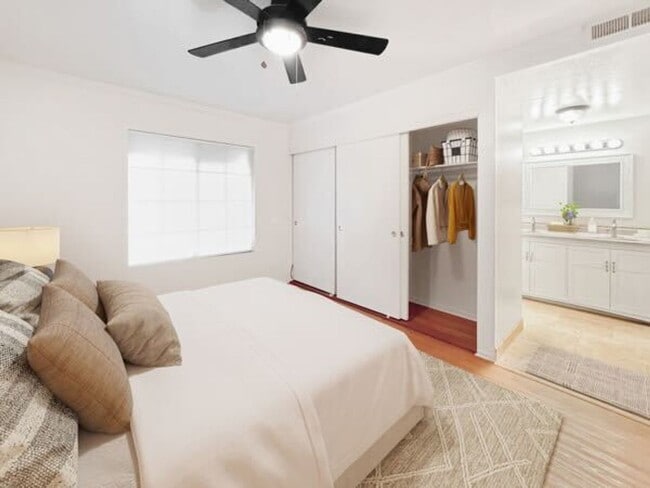 Building Photo - Beautiful Upgraded 2 Bed / 2 Bath 1 Story Condo Located in The Lakes in Carmel Valley