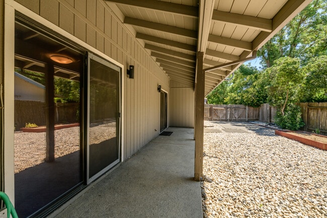 Building Photo - 1704 Humboldt Ave