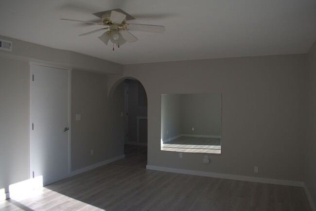 Building Photo - OPEN HOUSE SATURDAY 5/3/25 FROM 1:00-3:00 ...