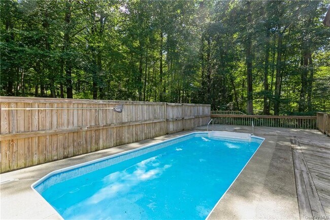 Building Photo - 61 Oak Hollow