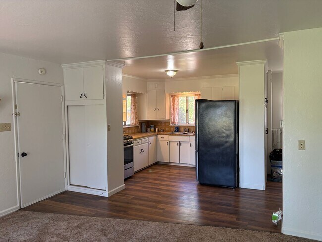 Building Photo - 5703 Chapel Dr