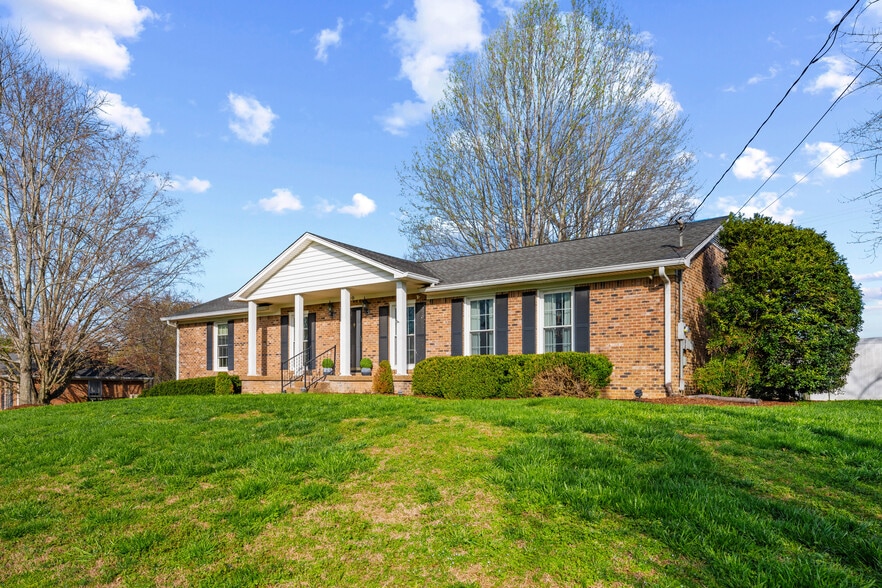 Front Elevation - 510 Hemingway Dr