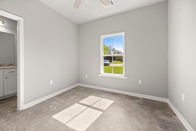 Building Photo - 18627 Greenwell Springs Rd