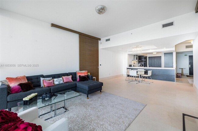 Building Photo - 1331 Brickell Bay Dr