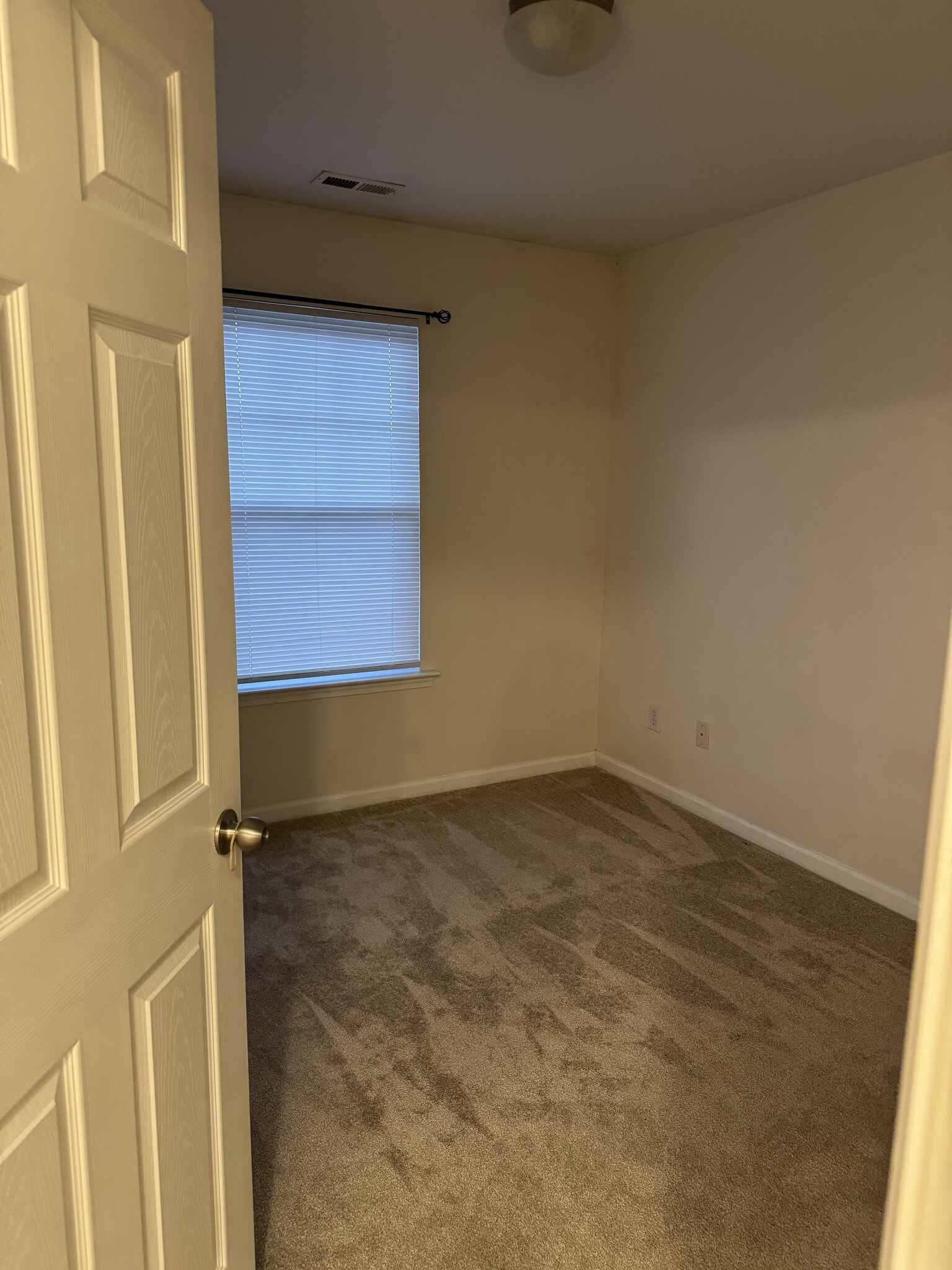 Building Photo - 2207 Bankshill Row