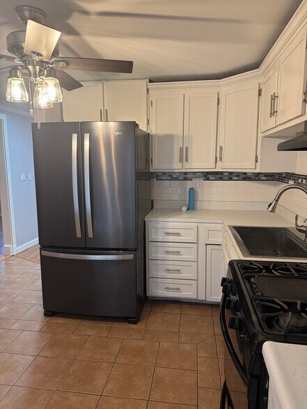 Building Photo - 1900 Beck Ln