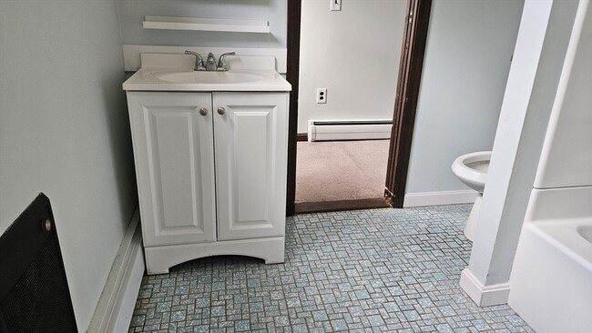 Building Photo - 2 Hedgeway St