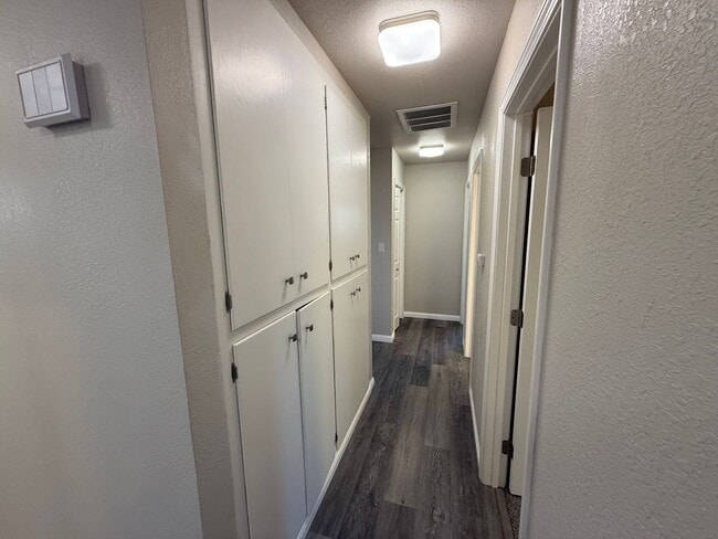 Building Photo - Updated single story home!