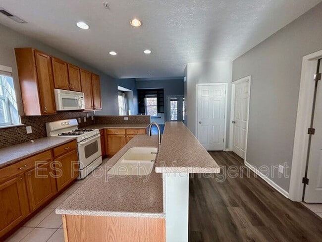 Building Photo - 6606 Reserve Dr