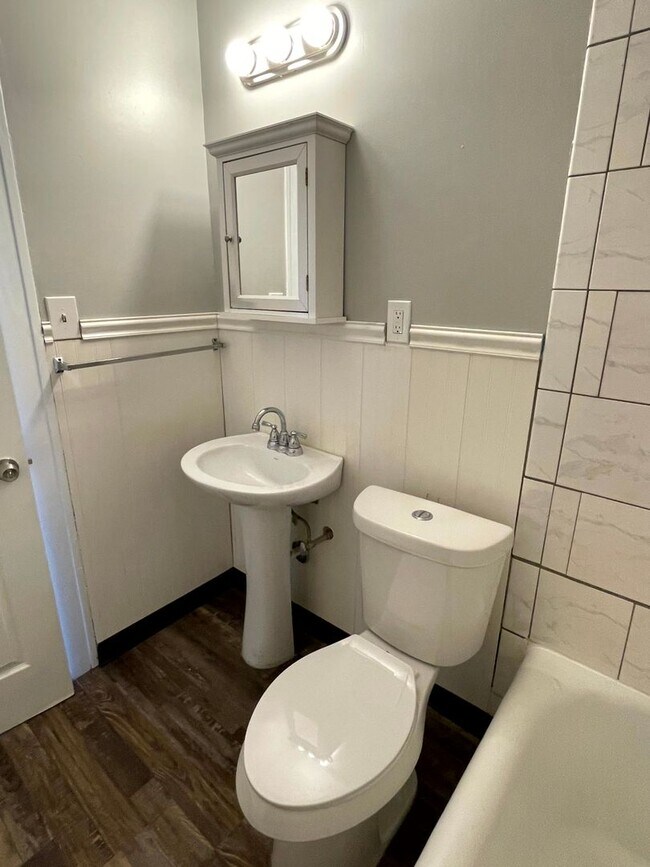 Building Photo - 6711 Dartworth Dr