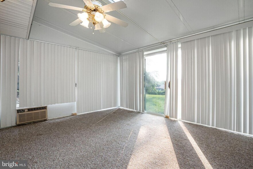 Building Photo - 4809 Camelot St