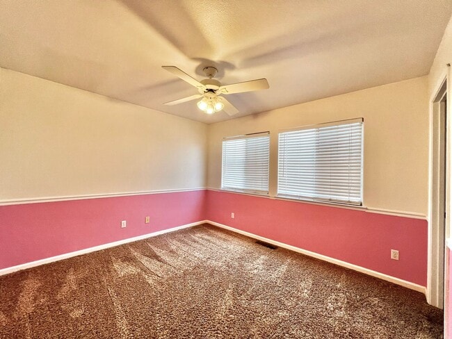 Building Photo - Large Hollister Home in Cul-de-sac