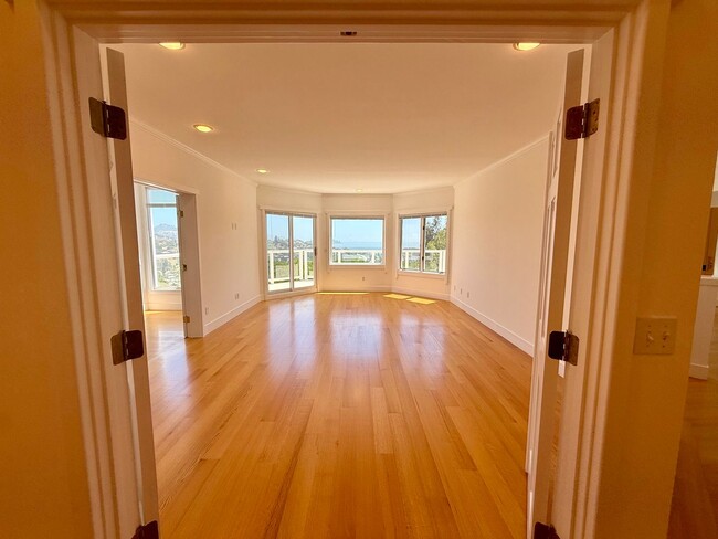 Building Photo - PANORAMIC BAY VIEW ESTATE IN PRESTIGIOUS TIBURON