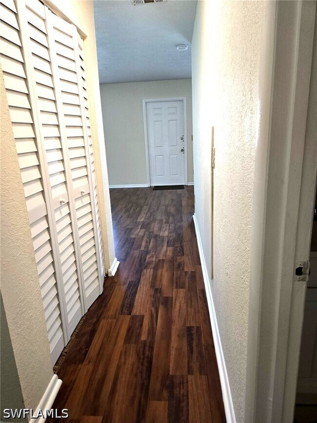 Building Photo - 4615 Bayshore Dr