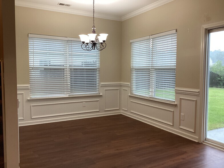 Building Photo - 708 Canyon Dr
