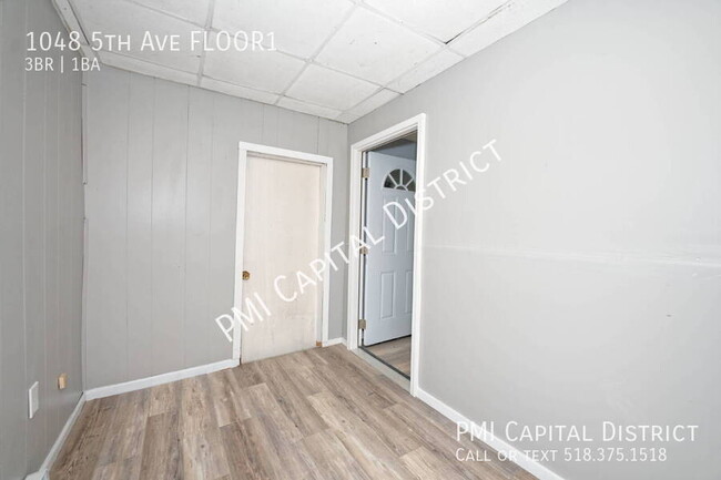 Building Photo - 1048 5th Ave