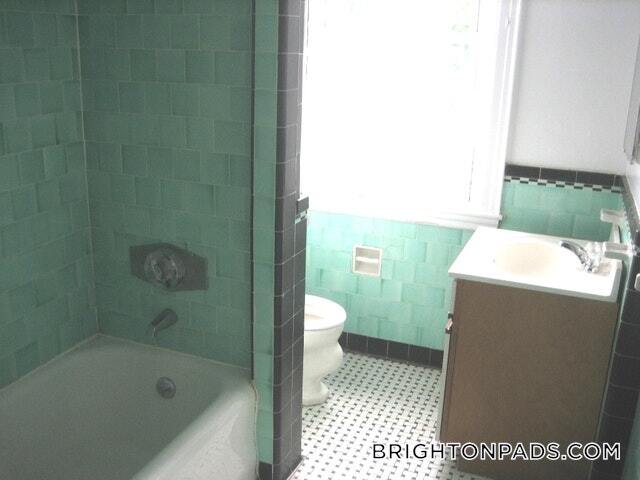 Building Photo - 2045 Commonwealth Ave
