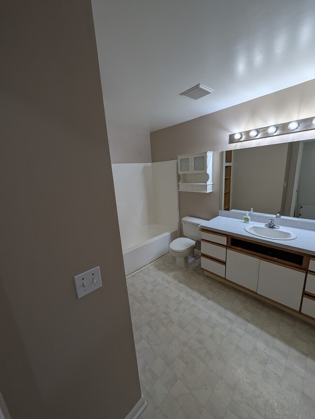 Building Photo - 8522 Jasonville Ct SE