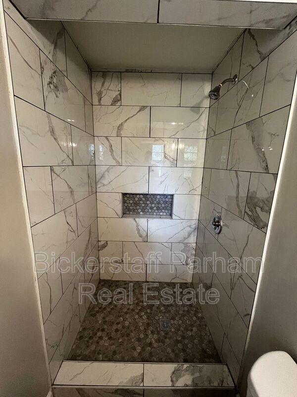 Building Photo - 5615 Buxton Dr