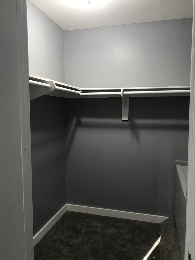 Building Photo - Coming Soon - Gorgeous 2 bedroom / 1 bathroom in Marina Village