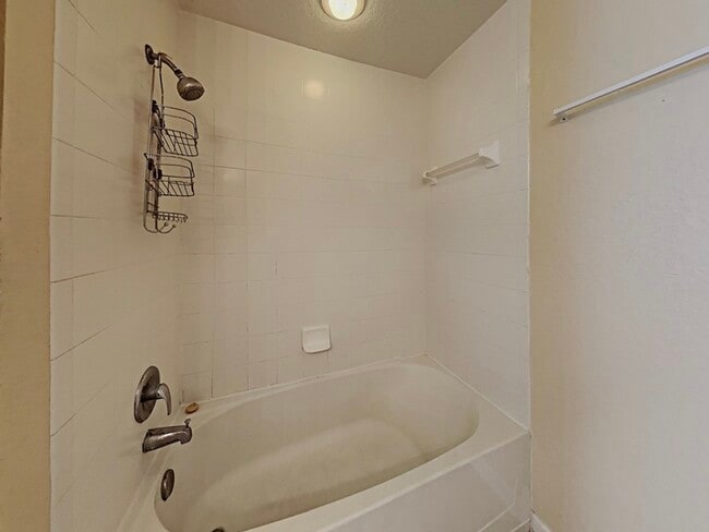 Building Photo - 5800 Lake Pointe Village Cir
