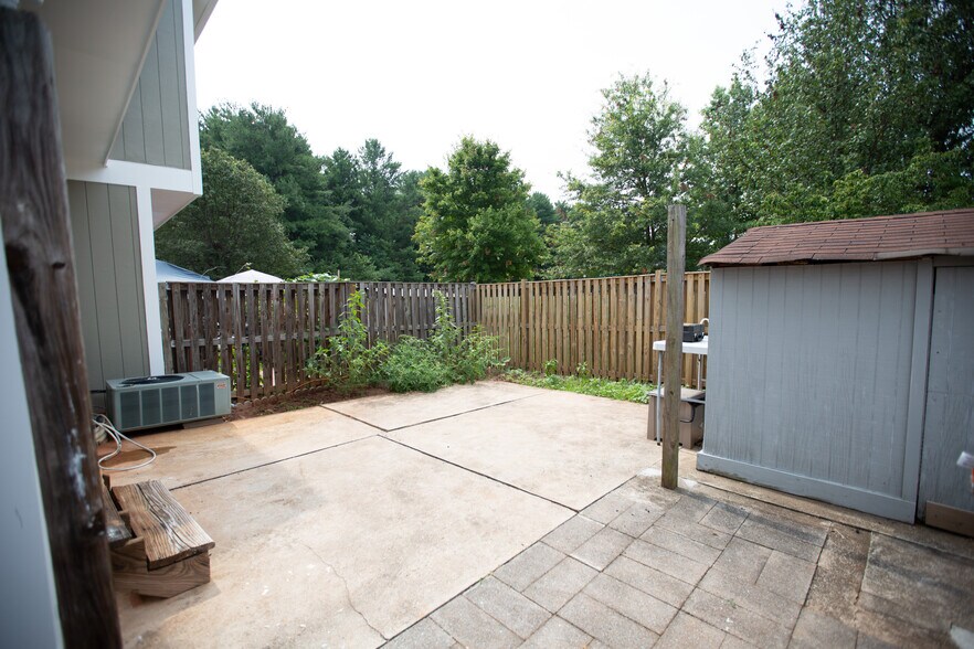 Building Photo - 15 Sugarland Square Ct