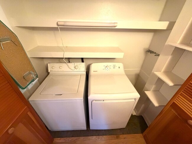 Building Photo - Stunning 2 Bed 1 Bath Condo Close to Downt...