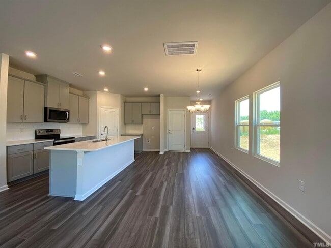 Building Photo - 908 Clearhaven Ln