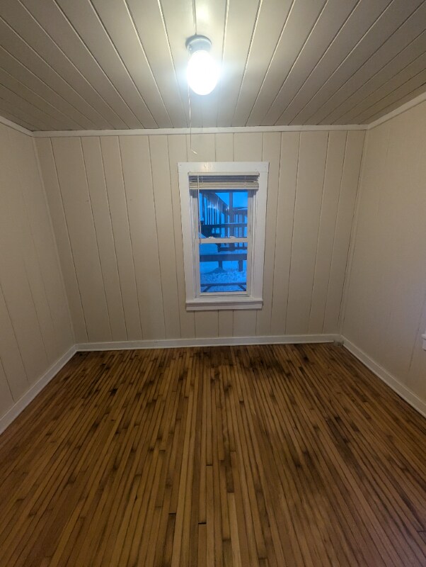 Building Photo - 604 Adams St NE