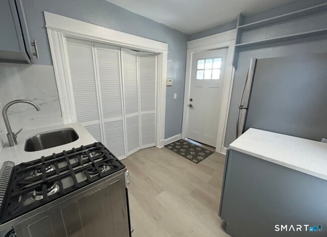 Building Photo - 98 Wolcott St