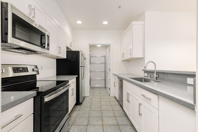 Building Photo - 18 Dravus St