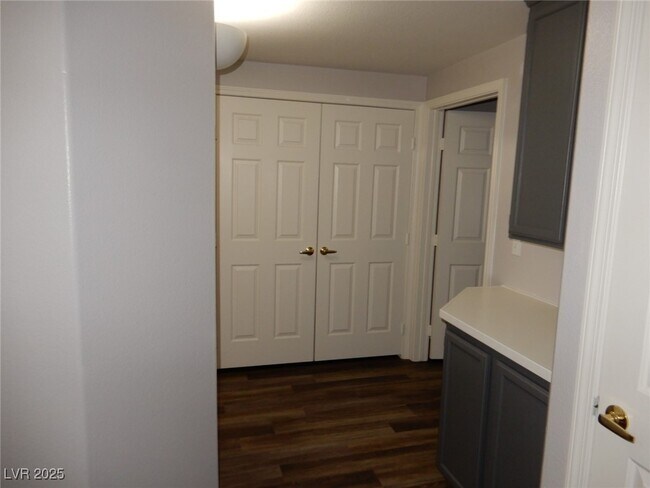 Building Photo - 75 N Valle Verde Dr