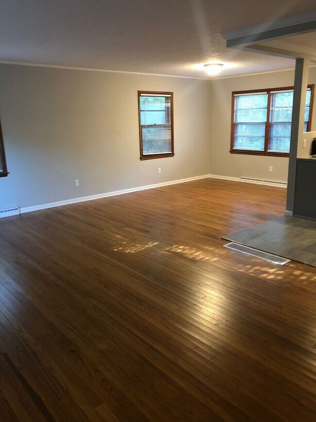 Building Photo - Newly renovated 4BR/2BA home, across from IU Stadium and Golf Course!