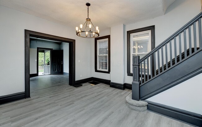 Building Photo - 814 S Ohio Ave