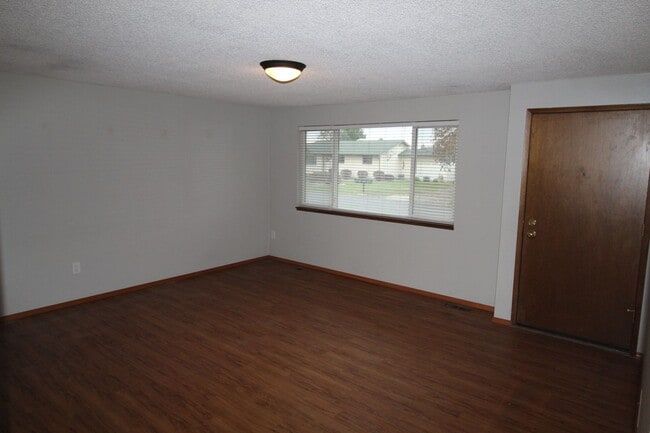 Building Photo - 6903 N Cincinnati St