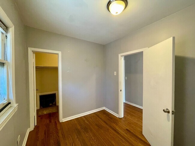 Building Photo - 4139 N Western Ave