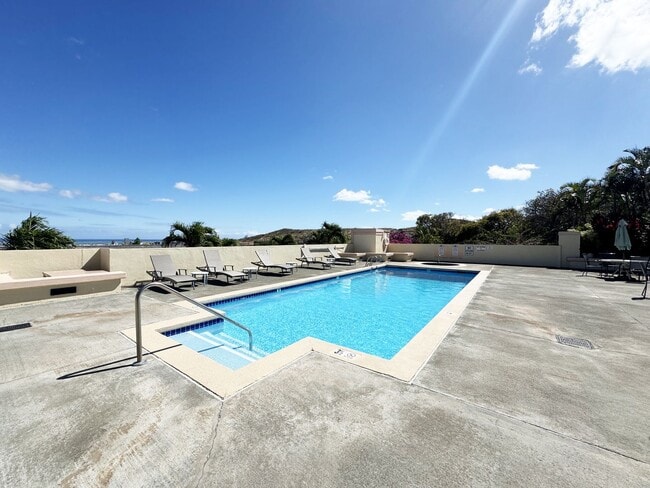 Building Photo - Moanalua Village 3/2.5 Townhouse with 2-Ca...