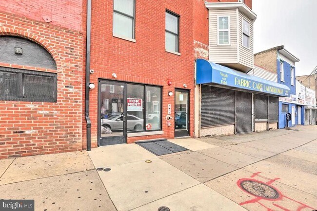 Building Photo - 2531 W Girard Ave