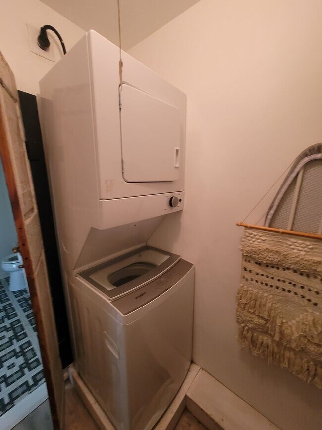 Building Photo - 215 Postoffice St