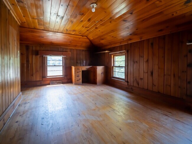 Building Photo - 503 Childs St