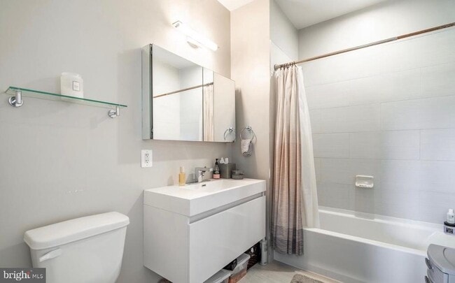 Building Photo - 989 S Buchanan St