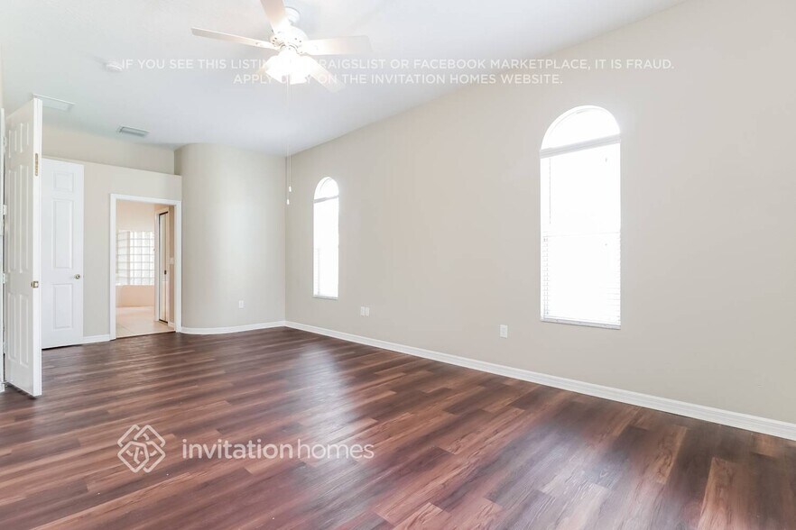 Building Photo - 10130 Queens Park Dr