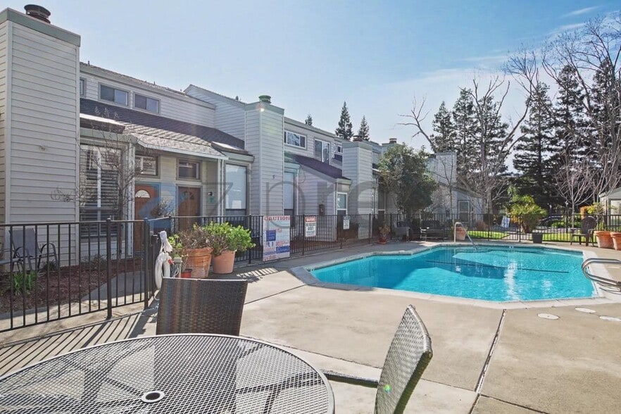 Building Photo - 1604 Hood Rd