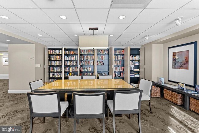 Building Photo - 4601 N Park Ave