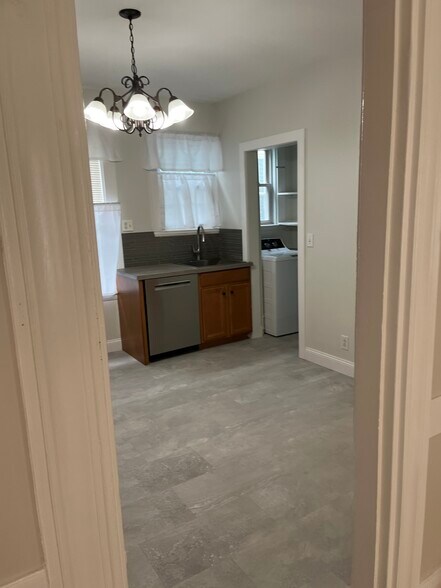 Building Photo - 69 Calumet St