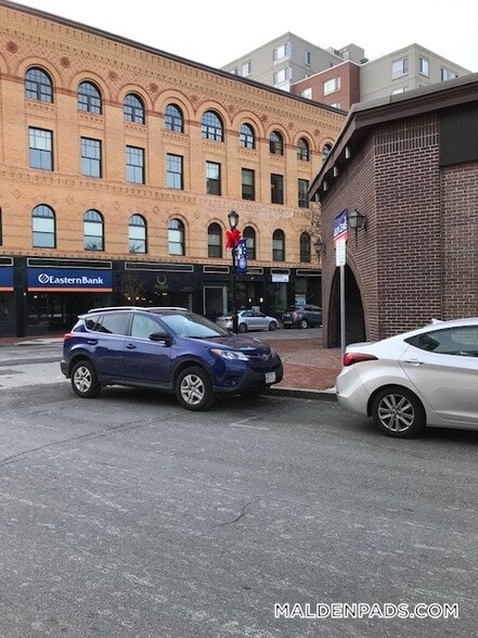 Building Photo - 17-19-19 Washington St S